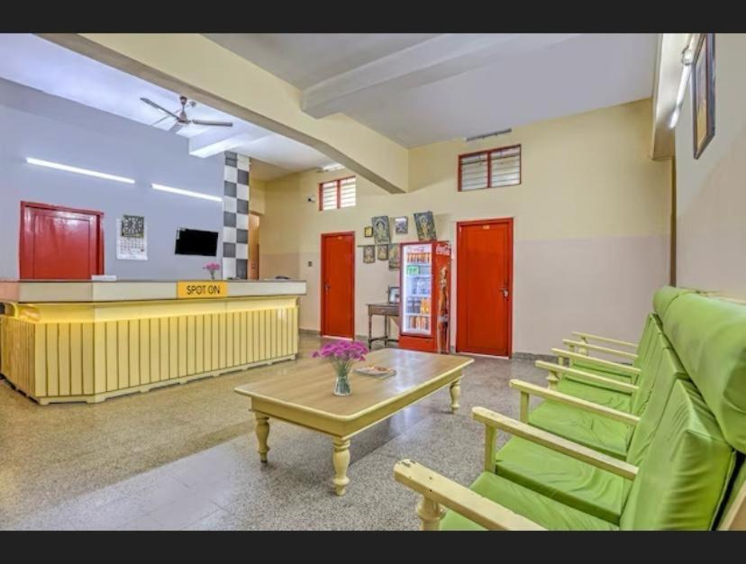 Ss Kkp Tourist Home Thiruvananthapuram Exterior foto